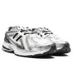 1906R - Silver Metallic/Black/Sea Salt