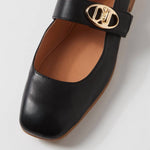 Django & Juliette - Women's Pelisk Leather Flat Shoes