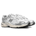 725v1 - White/Metallic Silver/Slate Grey