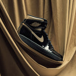 Air Jordan 1 Retro High OG - Black/Metallic Gold