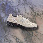 1906D Refined Future - White/Black
