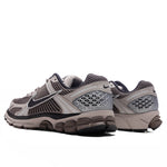 Zoom Vomero 5 - College Grey/Black/Cave Stone